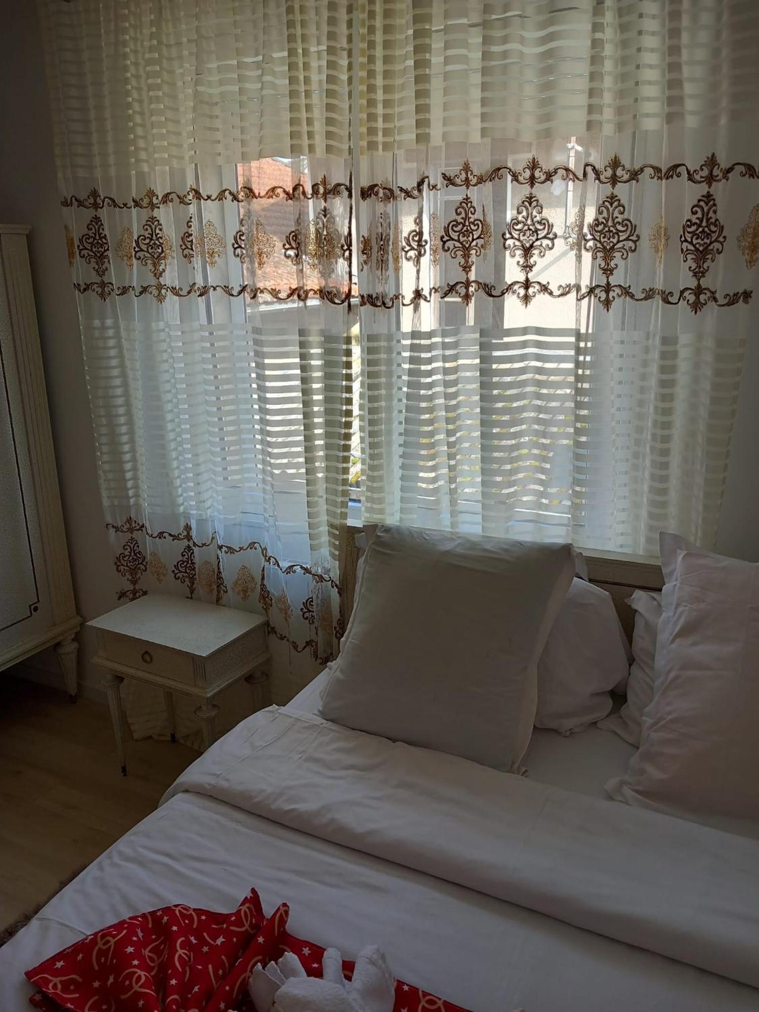 Les Jardins Secrets Villa Ромили-сюр-Сен Екстериор снимка