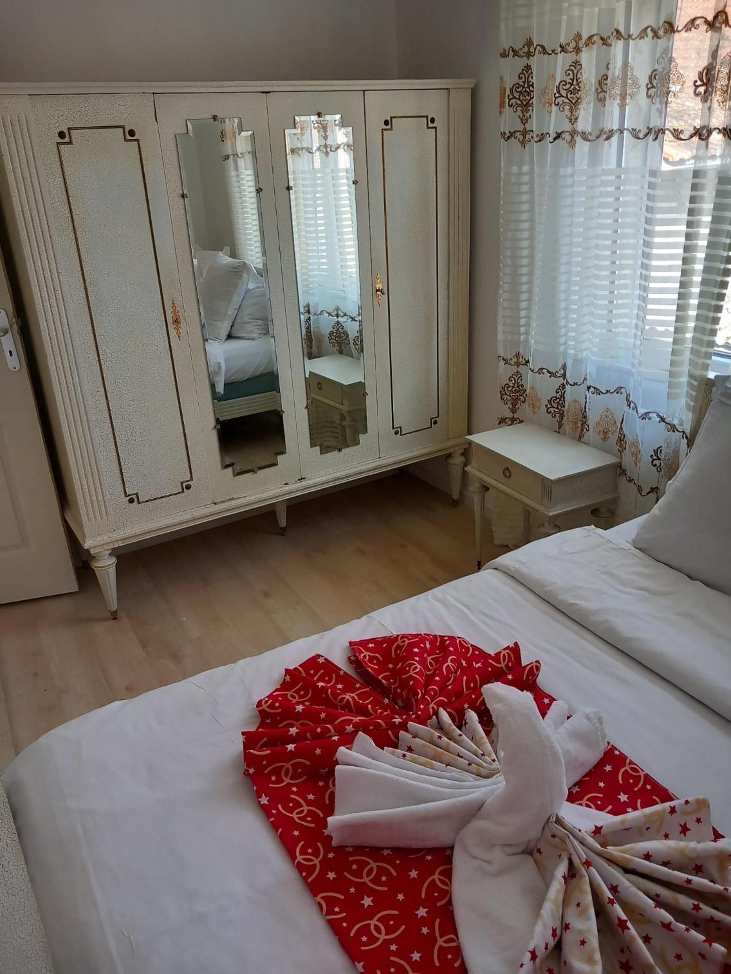 Les Jardins Secrets Villa Ромили-сюр-Сен Екстериор снимка