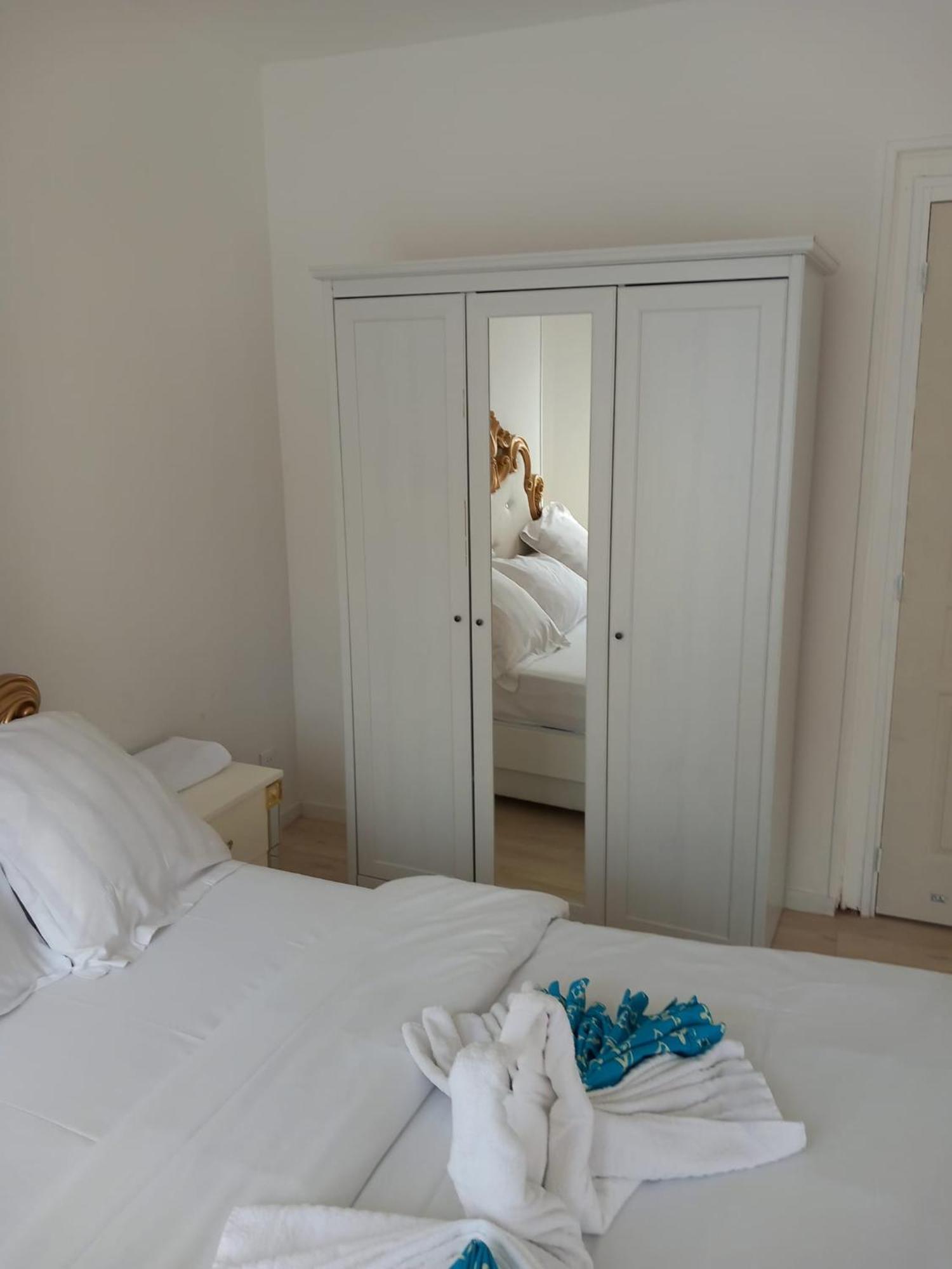 Les Jardins Secrets Villa Ромили-сюр-Сен Екстериор снимка